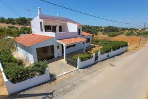 a white house on the side of a road at Casa Silver, Gale - Sleeps 9 close to amenities and beach! in Guia