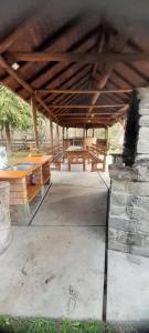 a group of picnic tables under a roof at Any Kulcsosház in Sicasău