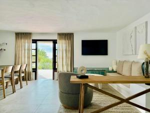 a living room with a couch and a table at Canaryislandshost l Las Palmeras in Nazaret