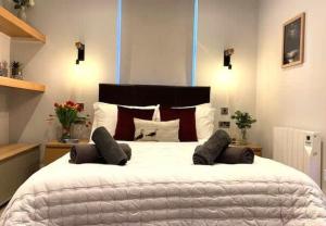 Postel nebo postele na pokoji v ubytování Apartment 16, The Moorings - Ground Floor Apartment Moments from beach