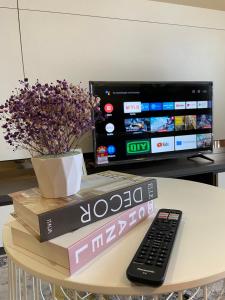 TV a/nebo společenská místnost v ubytování Homestay Khan'Da Teluk Intan