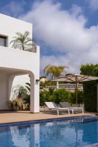 The swimming pool at or close to Villas Guzman - Artista