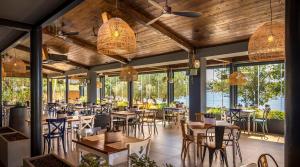 Maistra Camping Polari Pitches餐厅或其他用餐的地方