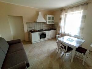 Agriturismo Maremma Amara的厨房或小厨房