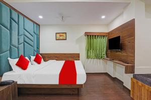 Postel nebo postele na pokoji v ubytování Hotel O Swagat Inn