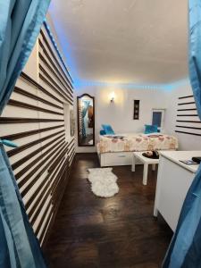 a small room with a bed and a mirror at Spa Apartment Expo 27 in Brestovik