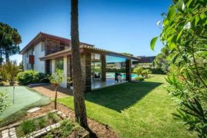 una casa con vista sul cortile di Villa Atlantic Pearl - Luxury villa located in a Quinta do Lago