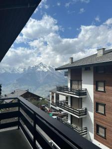 a balcony with a view of a mountain at Ramuge COSY & MOUNTAINS apartments in Veysonnaz