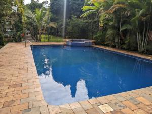 בריכת השחייה שנמצאת ב-Wellness Luxury Accommodation או באזור