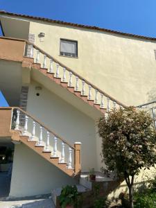 a staircase on the side of a building at Εξοχικό με θέα στον Όλυμπο in Skotina +2 photos