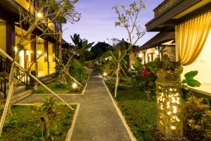 En have udenfor Loka Pala Villa