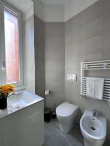 a white bathroom with a toilet and a sink at Soft rooms ROMA CENTRO Guest house affittacamere in Rome