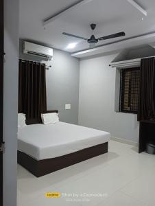 a bedroom with a bed and a ceiling fan at Hotel Grace Premium Bhubaneswar in Bhubaneshwar