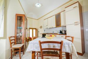 Kuchyň nebo kuchyňský kout v ubytování DA NONNA GENEROSA Casa Vacanze