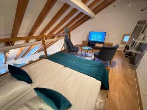 Postel nebo postele na pokoji v ubytování Chez Alain Prévu - Boutique Hotel by Stay Swiss
