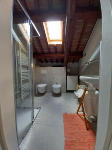 a bathroom with two toilets and two sinks and a window at Ca' Santina in Cittadella