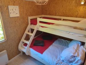 Litera en habitación pequeña con litera gmaxwell gmaxwell gmaxwell gmaxwell gmaxwell gmaxwell gmaxwell en Cabin No 7 Annecy Lake, en Demi-Quartier 33 fotos más