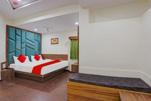 Postel nebo postele na pokoji v ubytování Hotel O Swagat Inn
