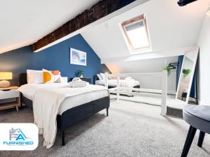 a bedroom with two beds and a blue wall at Modern House - Great Location - Free Parking in Headingley