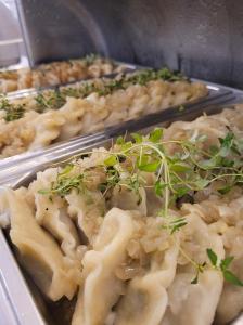 a group of trays of food with plants on them at Sosnowe Zacisze Barszczewo in Choroszcz