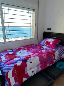 Uma cama ou camas num quarto em Belyounech vue sur mer et montagne 2 bederoom