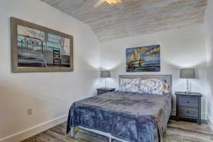 Gallery image of Renovated cottage at Spanish Village with Carport in Port Aransas