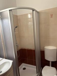 Koupelna v ubytování BLKI Vendégház