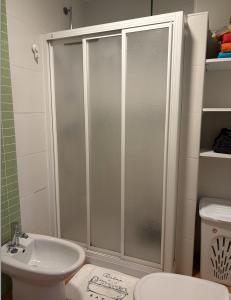 Ein Badezimmer in der Unterkunft APARTAMENTO APARTACLUB REFORMADO