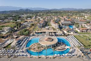Bazén v ubytování Caldera Beach nebo v jeho okolí