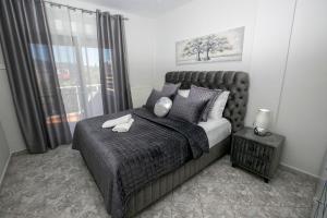 En eller flere senge i et værelse på Bay Maisonette