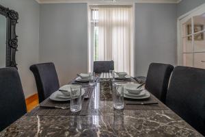 Posezení v ubytování Spacious Worcester City Centre House