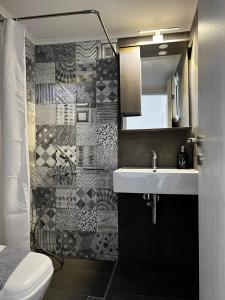 Kúpeľňa v ubytovaní Myrtos Cosy Apartments + 29 fotografií