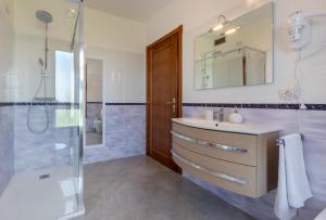 Ένα μπάνιο στο Galaxy Room Sardinia +21 φωτογραφίες