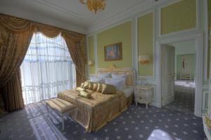 Гостиная зона в Aleksandrovski Grand Hotel