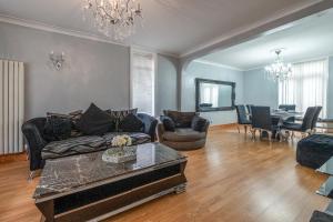 Posezení v ubytování Spacious Worcester City Centre House