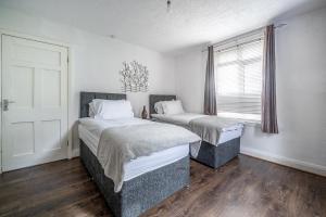 Postel nebo postele na pokoji v ubytování Spacious Worcester City Centre House