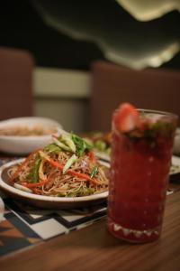 Hotel The Avoir Asansol的酒水