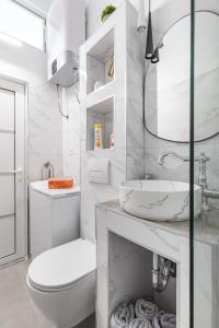 Kúpeľňa v ubytovaní Apartment Modern Studio Near Žnjan Beach