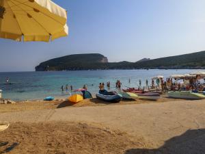 Imagen de la galería de Comfy Flat W/ Pool, Tennis Court & Private Beach!, en Porto Conte 19 fotos más