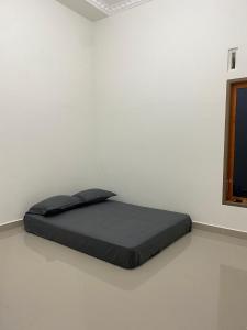 Кровать или кровати в номере Bukittinggi Homestay Defran