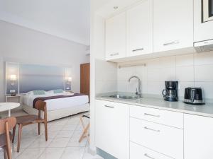 Kuchyň nebo kuchyňský kout v ubytování Caldera Beach