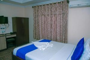 Postel nebo postele na pokoji v ubytování Taj Residency Pokhara