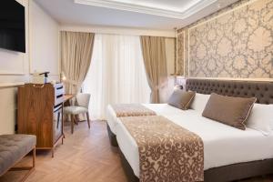 a hotel room with a bed and a desk at Catalonia Las Cortes in Madrid