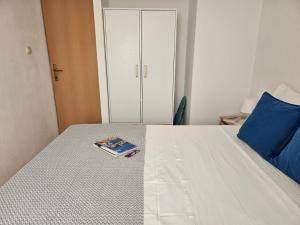 Postel nebo postele na pokoji v ubytování Apartman Sara-Vis