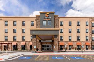 una representación de la parte delantera de un hotel en Comfort Suites Cheyenne, en Cheyenne