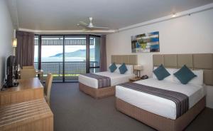 Postel nebo postele na pokoji v ubytování Rydges Esplanade Resort Cairns