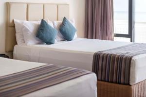 Postel nebo postele na pokoji v ubytování Rydges Esplanade Resort Cairns