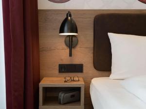 Postel nebo postele na pokoji v ubytování ibis Styles Coburg