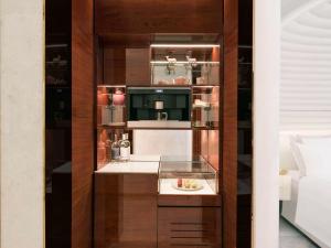 Majoituspaikan Fairmont Doha keittiö tai keittotila