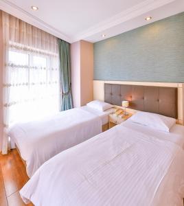 Postel nebo postele na pokoji v ubytování Buyukada Princess Hotel